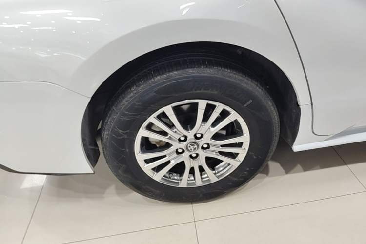 Used Toyota SIENNA 2023 2.5L Hybrid Comfort Edition Right Rear Wheel Hub
