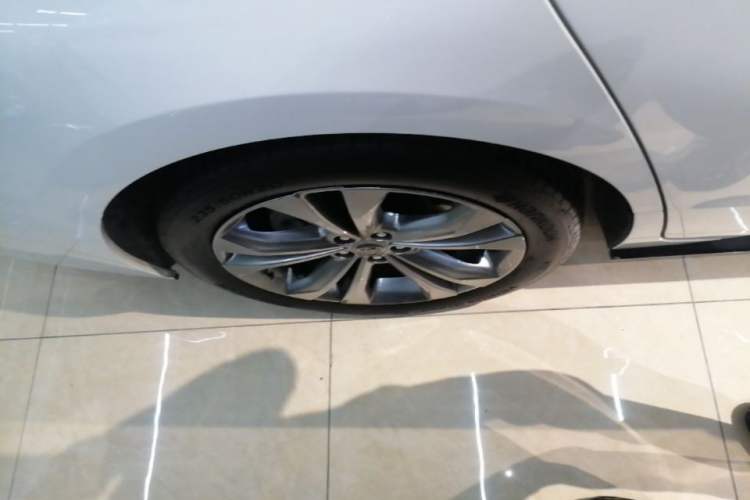 Used Toyota SIENNA 2023 2.5L Hybrid Deluxe Edition Right Rear Wheel Hub