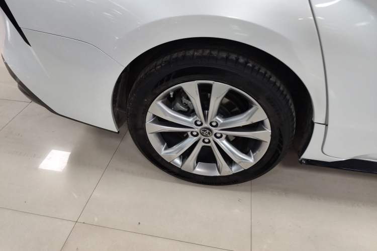 Used Toyota SIENNA 2023 2.5L Hybrid Deluxe Edition Right Rear Wheel Hub