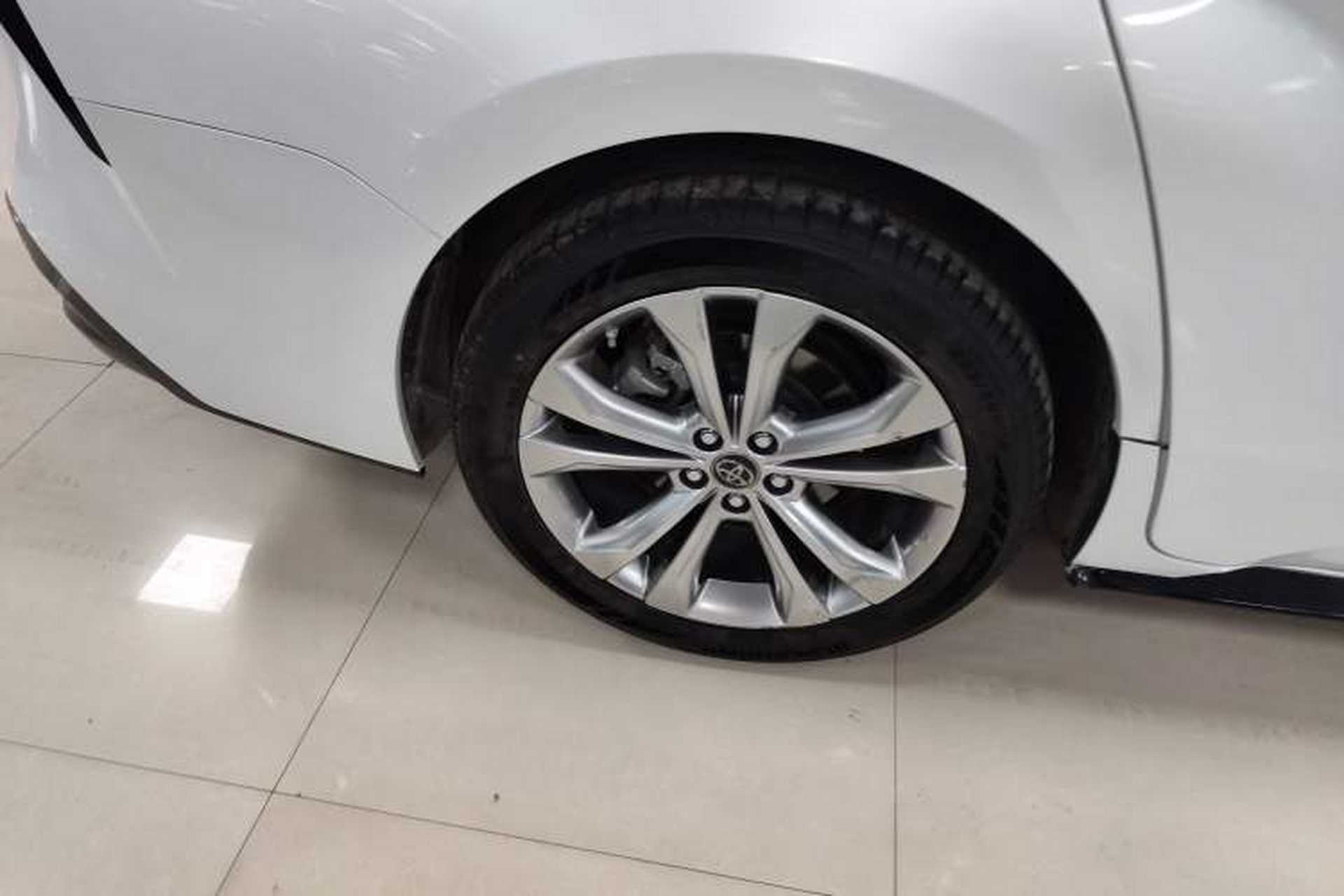 Used Toyota SIENNA 2023 2.5L Hybrid Deluxe Edition Right Rear Wheel Hub