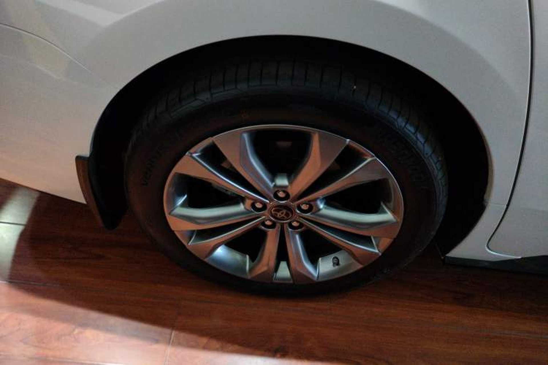 Used Toyota SIENNA 2023 2.5L Hybrid Deluxe Edition Right Rear Wheel Hub