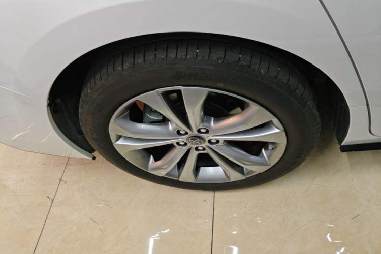 Used Toyota SIENNA 2023 2.5L Hybrid Deluxe Edition Right Rear Wheel Hub