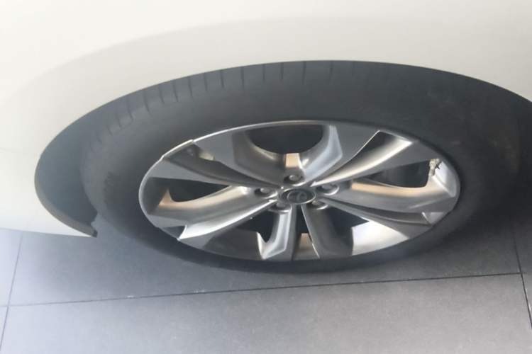 Used Toyota SIENNA 2023 2.5L Hybrid Deluxe Edition Right Rear Wheel Hub