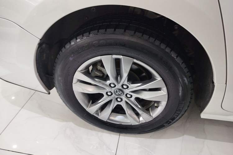 Used Toyota SIENNA 2023 2.5L Hybrid Comfort Edition Right Rear Wheel Hub