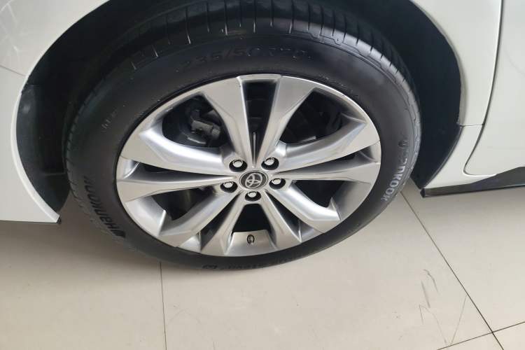 Used Toyota SIENNA 2023 2.5L Hybrid Deluxe Edition Right Rear Wheel Hub