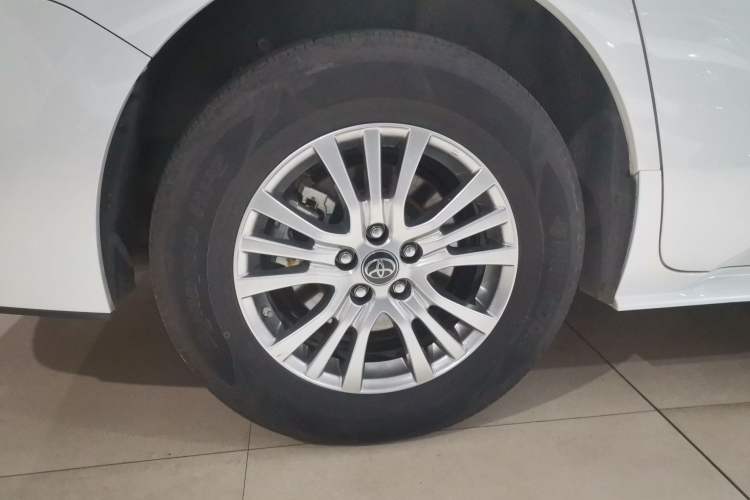Used Toyota SIENNA 2023 2.5L Hybrid Comfort Edition Right Rear Wheel Hub