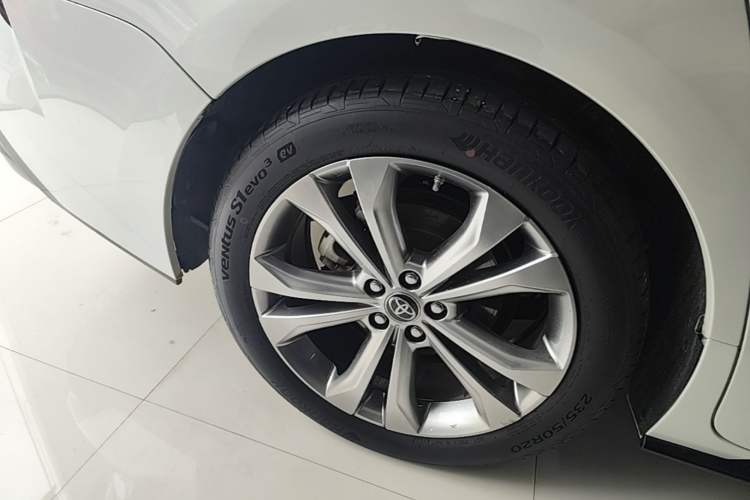 Used Toyota SIENNA 2023 2.5L Hybrid Deluxe Edition Right Rear Wheel Hub
