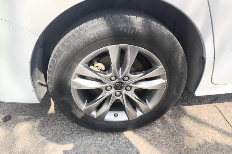 Used Toyota SIENNA 2023 2.5L Hybrid Comfort Edition Right Rear Wheel Hub