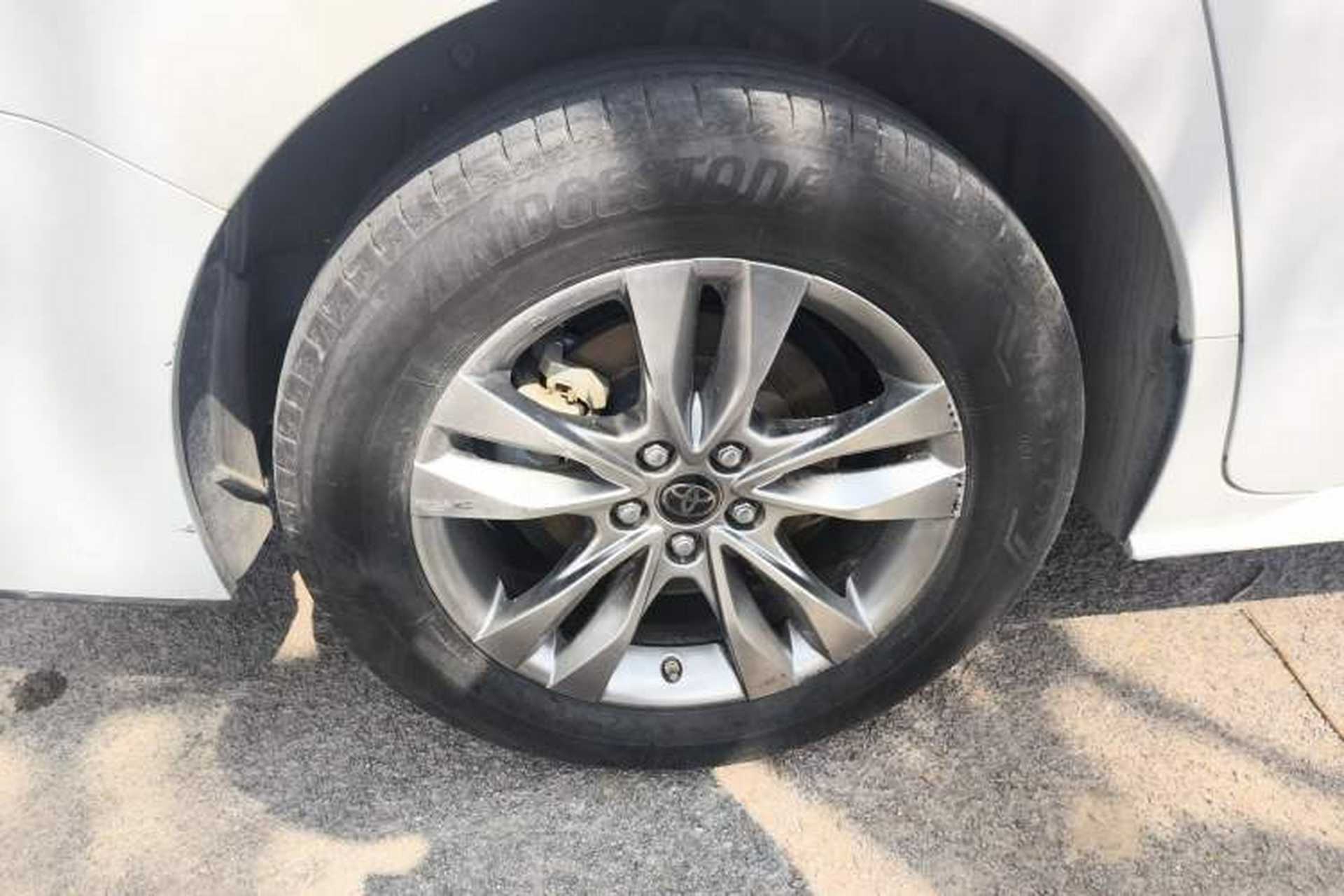 Used Toyota SIENNA 2023 2.5L Hybrid Comfort Edition Right Rear Wheel Hub