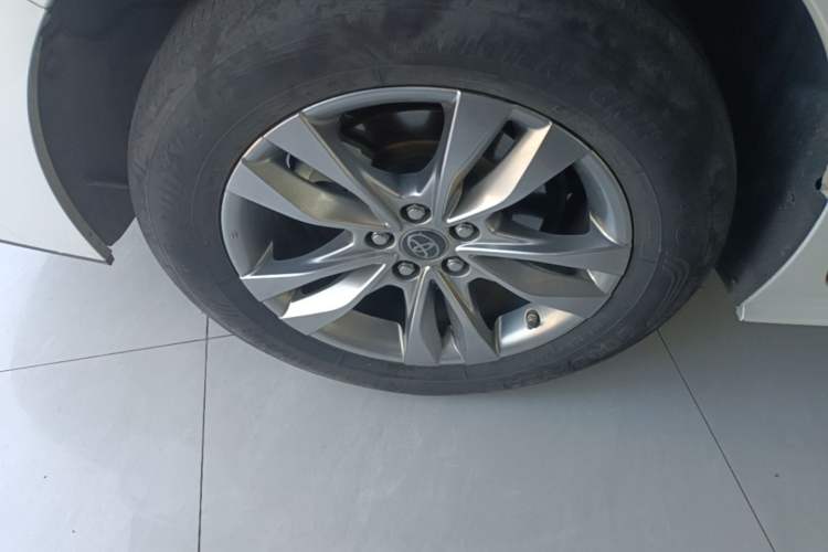 Used Toyota SIENNA 2023 2.5L Hybrid Comfort Edition Right Rear Wheel Hub