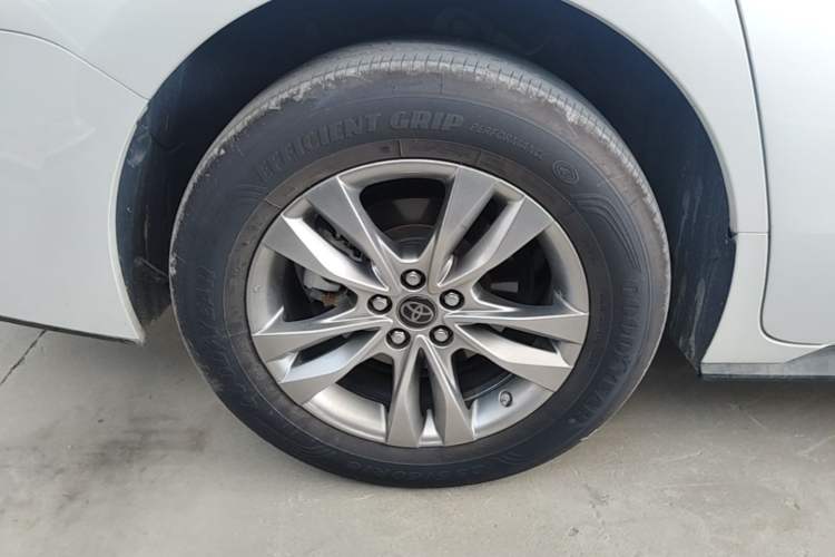 Used Toyota SIENNA 2023 2.5L Hybrid Luxury Edition Right Rear Wheel Hub