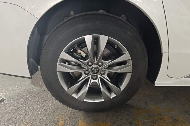 Used Toyota SIENNA 2023 2.5L Hybrid Comfort Edition Right Rear Wheel Hub
