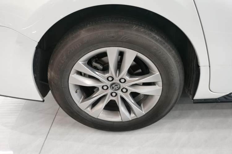 Used Toyota SIENNA 2023 2.5L Hybrid Deluxe Edition Right Rear Wheel Hub