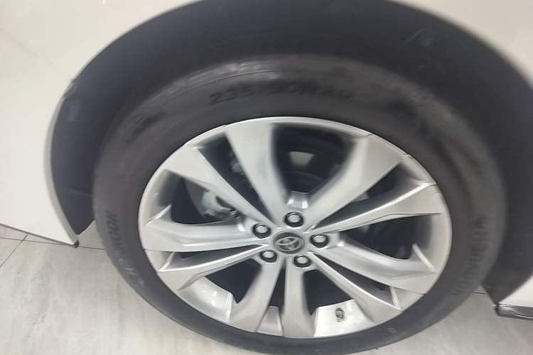 Used Toyota SIENNA 2023 2.5L Hybrid Deluxe Edition Right Rear Wheel Hub