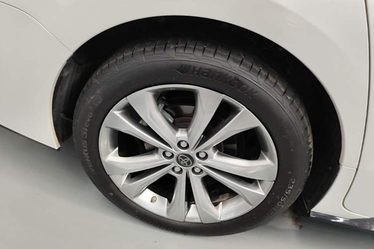 Used Toyota SIENNA 2023 2.5L Hybrid Deluxe Edition Right Rear Wheel Hub