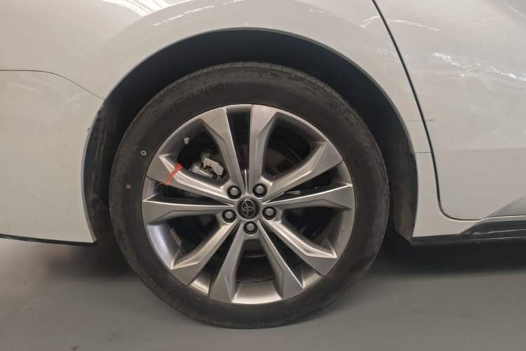 Used Toyota SIENNA 2023 2.5L Hybrid Deluxe Edition Right Rear Wheel Hub