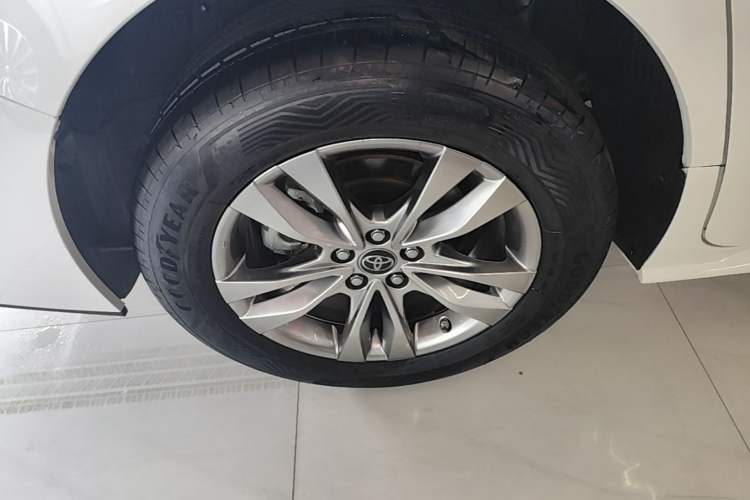 Used Toyota SIENNA 2023 2.5L Hybrid Comfort Edition Right Rear Wheel Hub