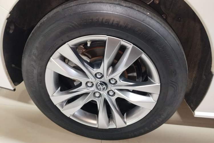 Used Toyota SIENNA 2023 2.5L Hybrid Comfort Edition Right Rear Wheel Hub