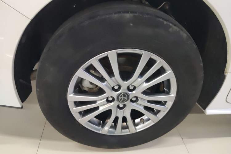 Used Toyota SIENNA 2023 2.5L Hybrid Comfort Edition Right Rear Wheel Hub
