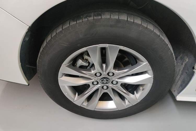 Used Toyota SIENNA 2023 2.5L Hybrid Comfort Edition Right Rear Wheel Hub
