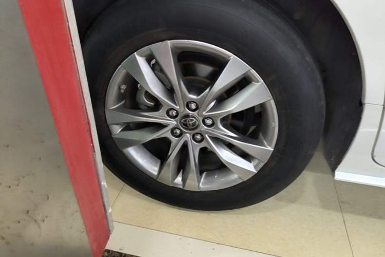 Used Toyota SIENNA 2023 2.5L Hybrid Comfort Edition Right Rear Wheel Hub