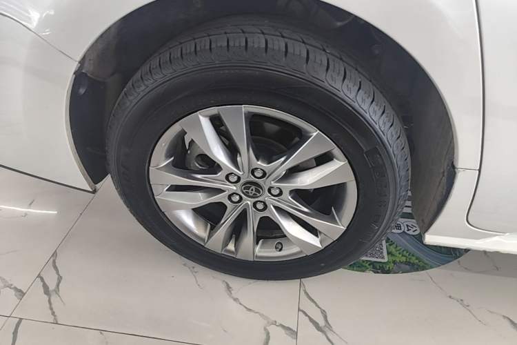 Used Toyota SIENNA 2023 2.5L Hybrid Comfort Edition Right Rear Wheel Hub