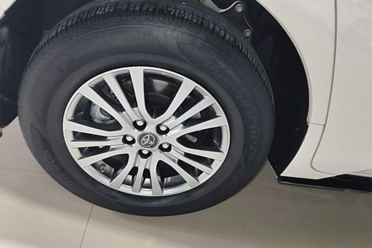 Used Toyota SIENNA 2023 2.5L Hybrid Luxury Edition Right Rear Wheel Hub