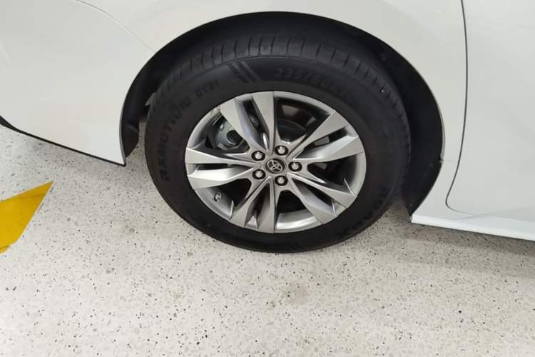 Used Toyota SIENNA 2023 2.5L Hybrid Comfort Edition Right Rear Wheel Hub