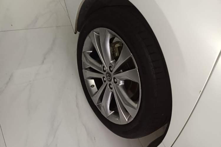 Used Toyota SIENNA 2023 2.5L Hybrid Deluxe Edition Right Rear Wheel Hub