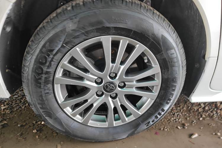 Used Toyota SIENNA 2023 2.5L Hybrid Comfort Edition Right Rear Wheel Hub