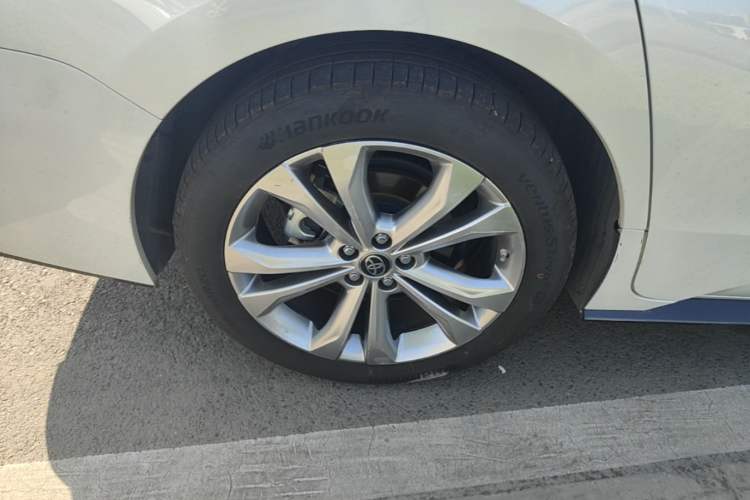 Used Toyota SIENNA 2023 2.5L Hybrid Deluxe Edition Right Rear Wheel Hub