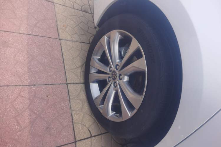 Used Toyota SIENNA 2023 2.5L Hybrid Deluxe Edition Right Rear Wheel Hub