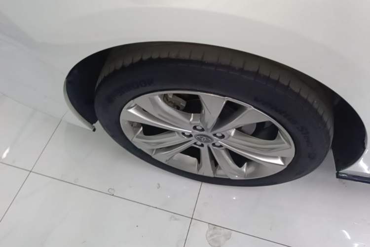 Used Toyota SIENNA 2023 2.5L Hybrid Deluxe Edition Right Rear Wheel Hub