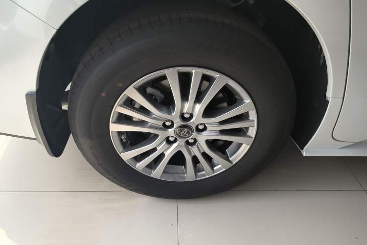 Used Toyota SIENNA 2023 2.5L Hybrid Comfort Edition Right Rear Wheel Hub