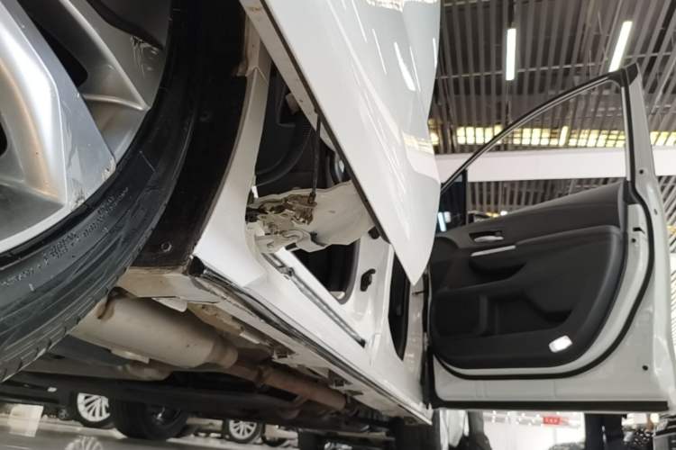 Used Toyota SIENNA 2023 2.5L Hybrid Deluxe Edition Right Side Sill
