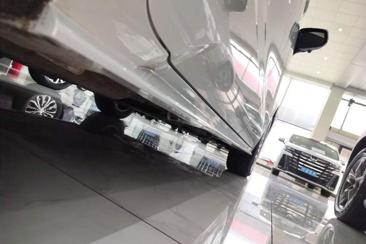 Used Toyota SIENNA 2023 2.5L Hybrid Comfort Edition Right Side Sill