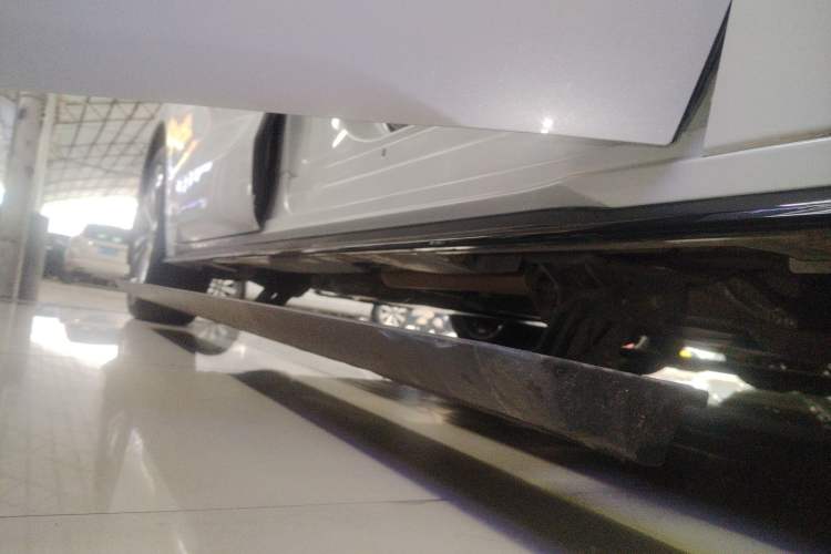 Used Toyota SIENNA 2023 2.5L Hybrid Deluxe Edition Right Side Sill