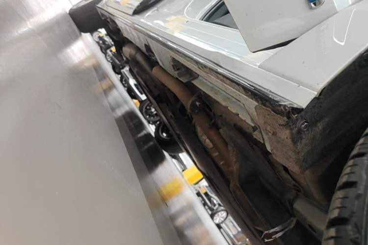 Used Toyota SIENNA 2023 2.5L Hybrid Deluxe Edition Right Side Sill