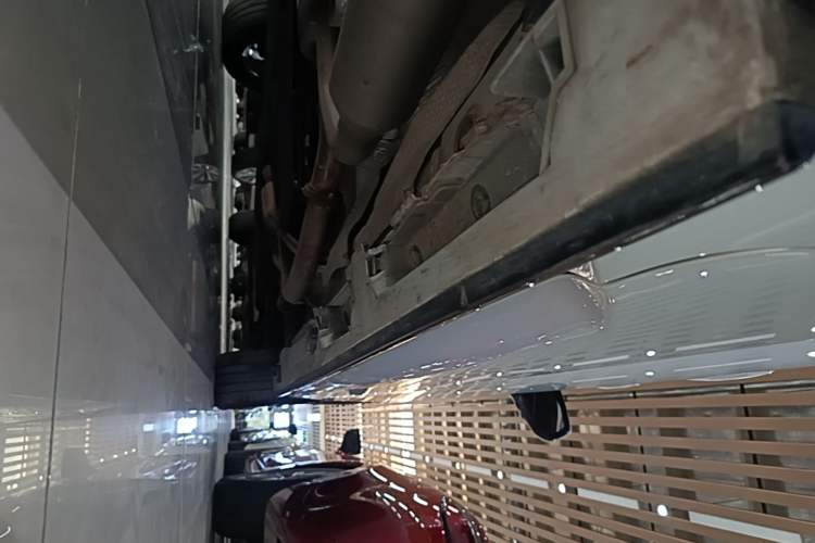 Used Toyota SIENNA 2023 2.5L Hybrid Deluxe Edition Right Side Sill