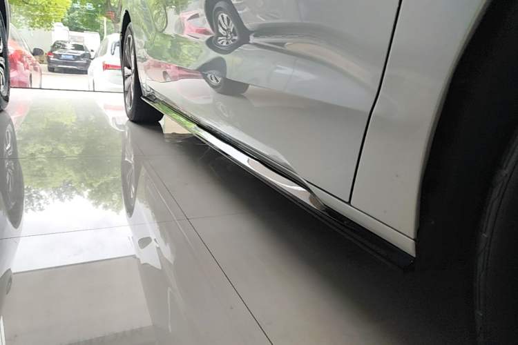 Used Toyota SIENNA 2023 2.5L Hybrid Deluxe Edition Right Side Sill