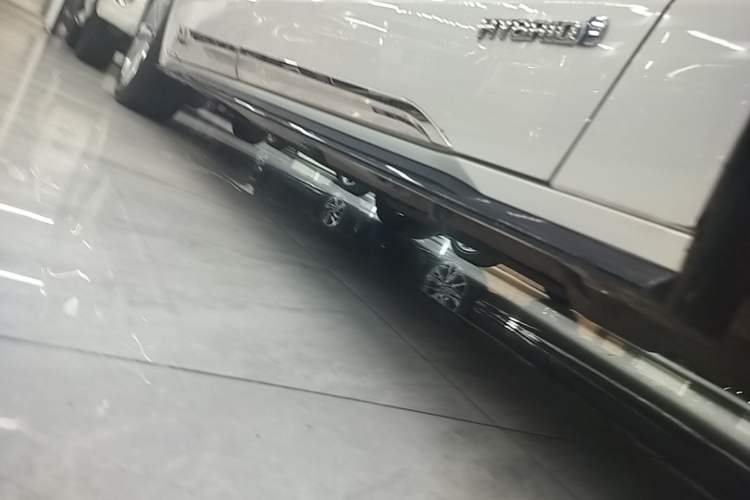 Used Toyota SIENNA 2023 2.5L Hybrid Deluxe Edition Right Side Sill