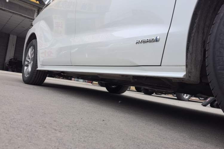 Used Toyota SIENNA 2023 2.5L Hybrid Comfort Edition Right Side Sill