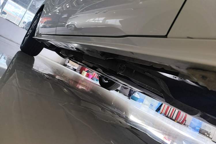 Used Toyota SIENNA 2023 2.5L Hybrid Comfort Edition Right Side Sill