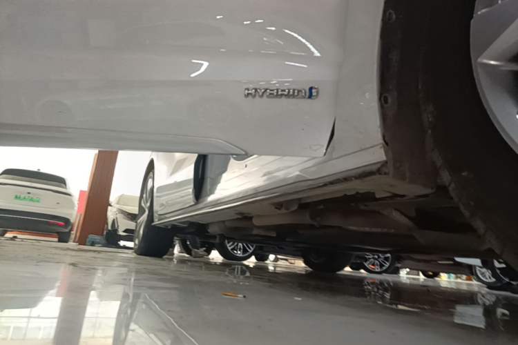 Used Toyota SIENNA 2023 2.5L Hybrid Deluxe Edition Right Side Sill