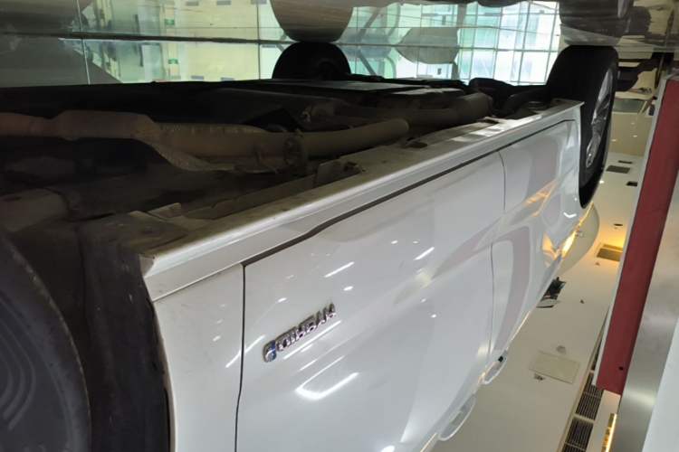Used Toyota SIENNA 2023 2.5L Hybrid Comfort Edition Right Side Sill