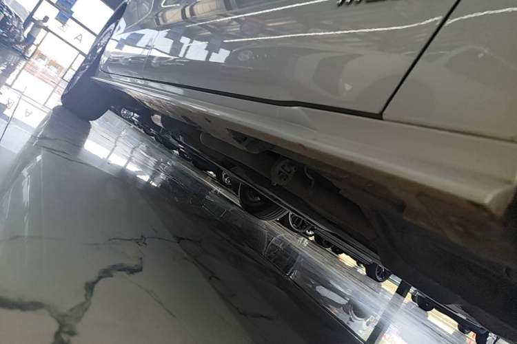 Used Toyota SIENNA 2023 2.5L Hybrid Comfort Edition Right Side Sill