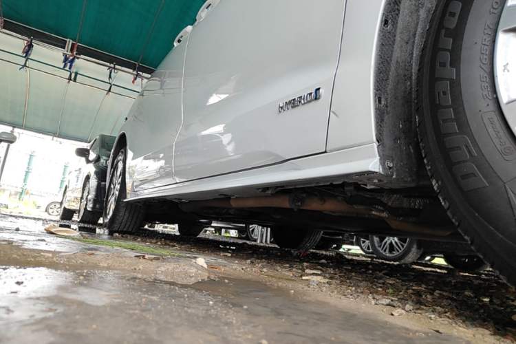 Used Toyota SIENNA 2023 2.5L Hybrid Comfort Edition Right Side Sill