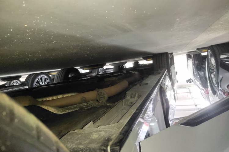 Used Toyota SIENNA 2023 2.5L Hybrid Platinum Edition Right Side Sill