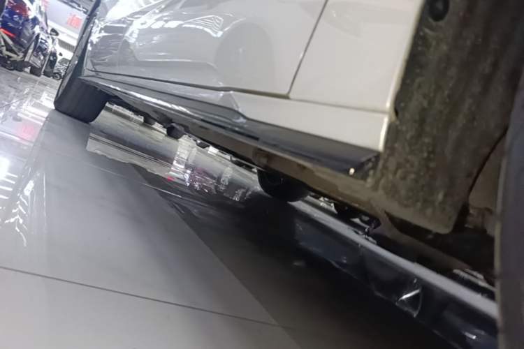 Used Toyota SIENNA 2023 2.5L Hybrid Deluxe Edition Right Side Sill