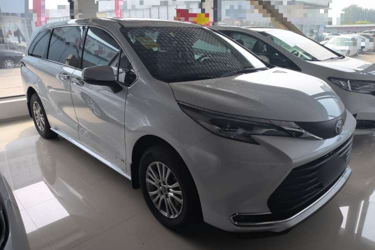 Used Toyota SIENNA 2023 2.5L Hybrid Comfort Edition Right Side